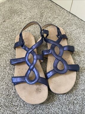 Vionic Jodie Loop-Strap Comfort Orthopedic Sandals Sz 9 shiny metallic purple